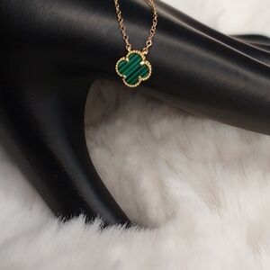 Elegant Green Clover Pendant Necklace